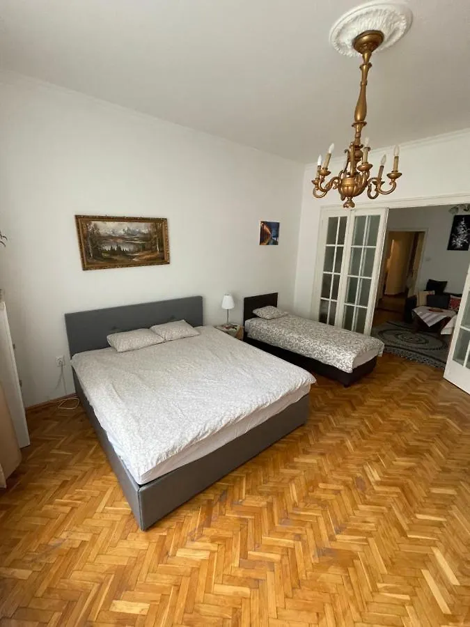 Family Home Budapest 0*,  Hungría